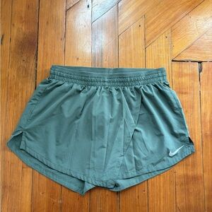 Nike Tempo Lux Women's Running Skort Size Small Green